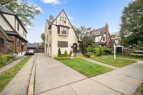 32 167th St, Flushing, NY, 11358-1528 | Card Image