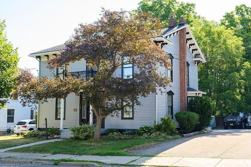 23 Mountain St, Grimsby, ON, L3M3J9 | Card Image