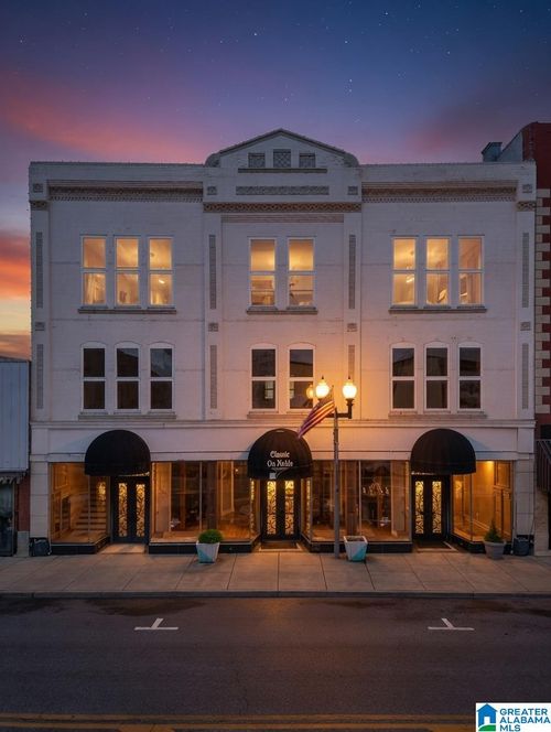 1024 Noble St, Anniston, AL, 36201-4637 | Card Image