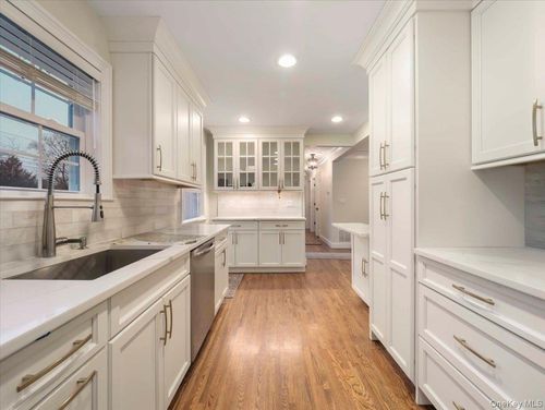 5 Indian Dr, West Nyack, NY, 10994-2110 | Card Image