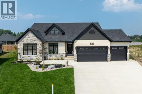 6755 Griffin Dr, Camlachie, ON, N0N1E0 | Card Image