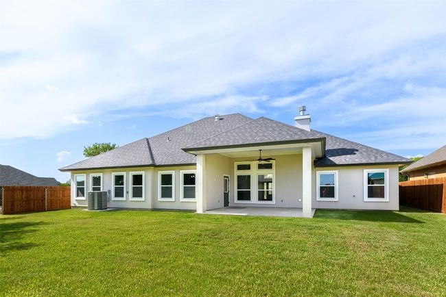 1134 Creekstone Trl, House other with 4 bedrooms, 2 bathrooms and 4 parking in Seguin TX | Image 4