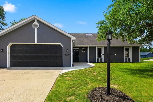 2219 Lima Valley Dr, Fort Wayne, IN, 46818-2300 | Card Image
