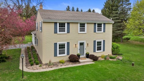 10606 Robinwood Ct, Cedarburg, WI, 53012-9798 | Card Image