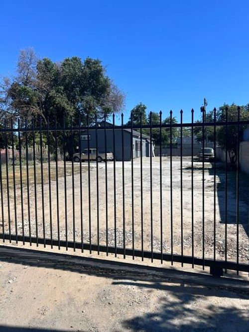 3300 27th Ave, Sacramento, CA, 95820 | Card Image