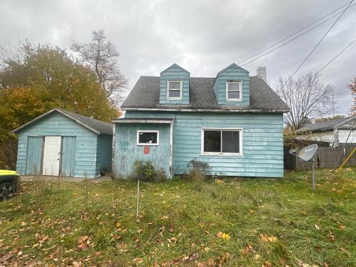 490 4th St, Benton Harbor, MI, 49022-9232 | Card Image