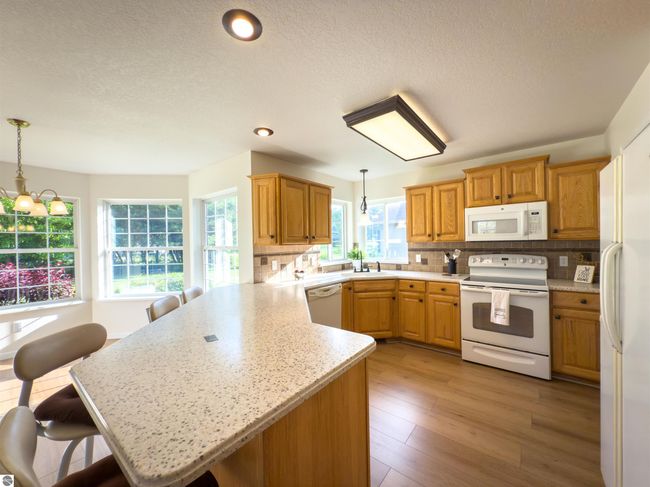 318 Red Maple Ln, House other with 3 bedrooms, 3 bathrooms and null parking in Shepherd MI | Image 9