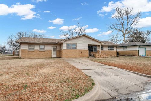 3102 S Martinson Ave, Wichita, KS, 67217-2572 | Card Image