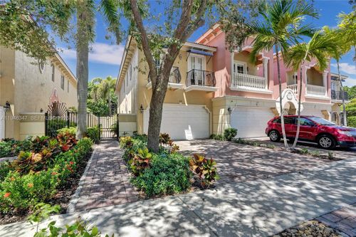 1115 14th Ave, Fort Lauderdale, FL, 33304-2221 | Card Image