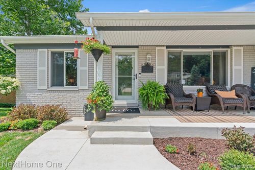 950 Intervale Dr, Highland, MI, 48357-2873 | Card Image
