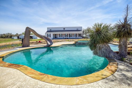 4165 Pin Oak Rd, Muldoon, TX, 78949-5193 | Card Image