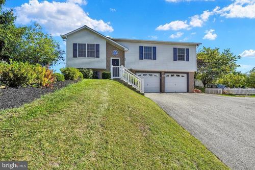 93 Main St, YORKANA, PA, 17406-8204 | Card Image