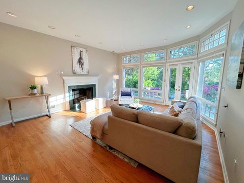 6515 Old Chesterbrook Rd, MCLEAN, VA, 22101-4608 | Card Image