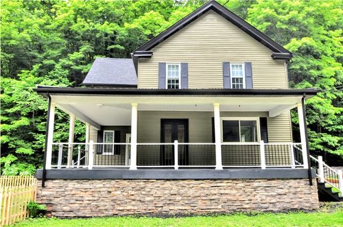 1319 New England Rd, West Mifflin, PA, 15122-3241 | Card Image