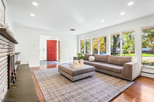 16 Crossbrook Pl, Livingston, NJ, 07039-3711 | Card Image