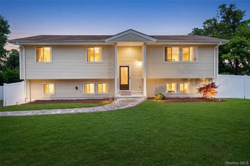 10 Tanglewood Dr, Goshen, NY, 10924-2524 | Card Image