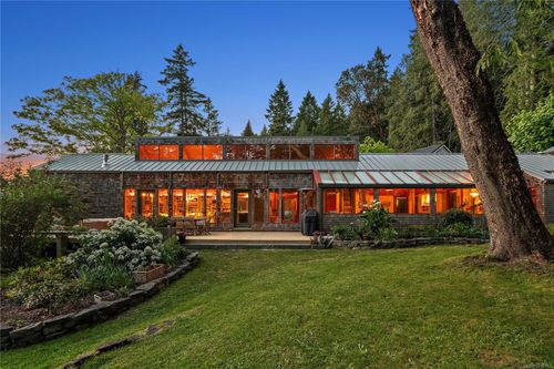 68C Mckenzie Cres, Sidney, BC, V8L5Y7 | Card Image