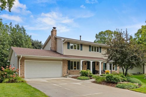 2804 Mcleod St, Burnsville, MN, 55337-5620 | Card Image
