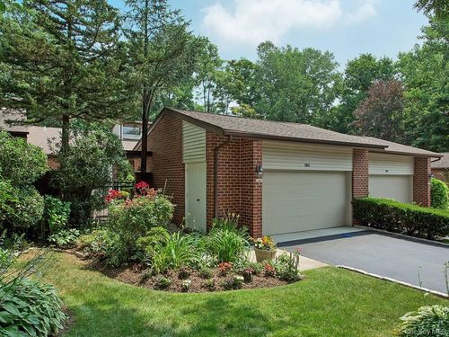 160 Dove Hill Dr, Manhasset, NY, 11030-4029 | Card Image