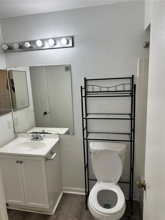 APT-2222 - 1401 Village Blvd, Condo with 2 bedrooms, 1 bathrooms and null parking in West Palm Beach FL | Image 17