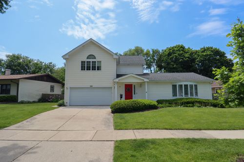 200 Navajo Trl, Buffalo Grove, IL, 60089-2135 | Card Image
