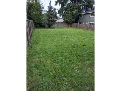 8209 N Fessenden St, Portland, OR, 97203-1624 | Card Image