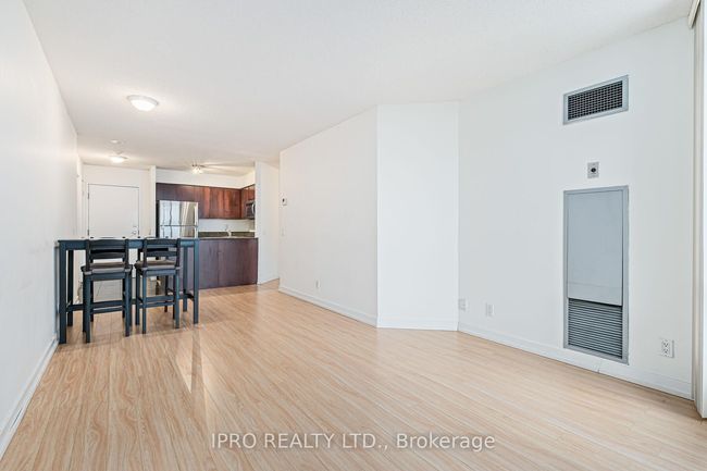1808 - 373 Front St W, Condo with 3 bedrooms, 2 bathrooms and 1 parking in Toronto ON | Image 6