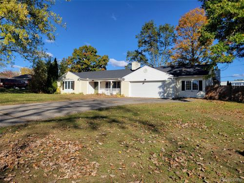 3912 Cambrook Ln, Waterford Twp, MI, 48329-1600 | Card Image