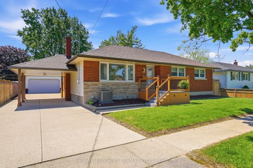 17 Sullivan Dr, St Catharines, ON, L2N1K3 | Card Image