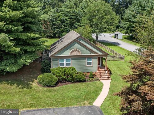 693 Thoroughbred Dr, CHARLES TOWN, WV, 25414-5116 | Card Image