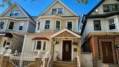 9425 40th Dr, Elmhurst, NY, 11373-1738 | Card Image