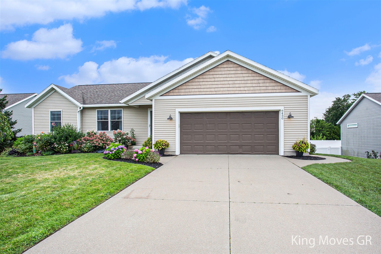 Bradenwood Dr, Hudsonville, MI 49426
