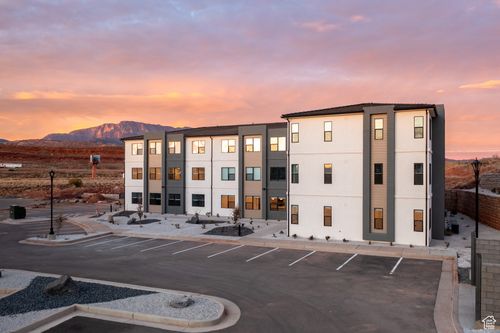 l-105-226 N Cliff Side Dr, Hurricane, UT, 84737-6239 | Card Image