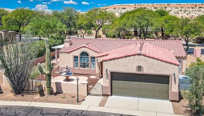 Great front yard! | Image 1