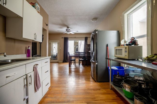 629 5 Street S, Home with 2 bedrooms, 2 bathrooms and 1 parking in Lethbridge AB | Image 9