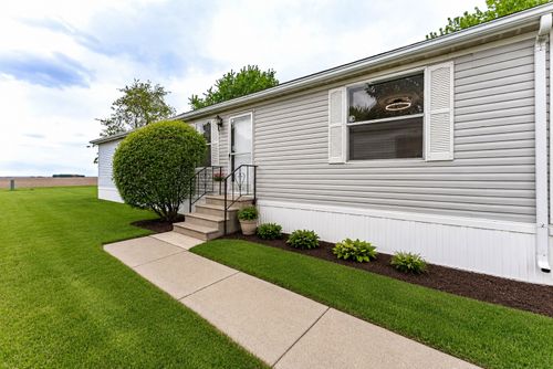 25 Cedar Ln, Sandwich, IL, 60548-9531 | Card Image
