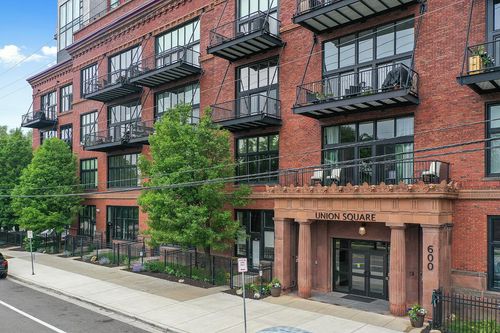 204-600 Broadway Ave Nw, Grand Rapids, MI, 49504-7305 | Card Image