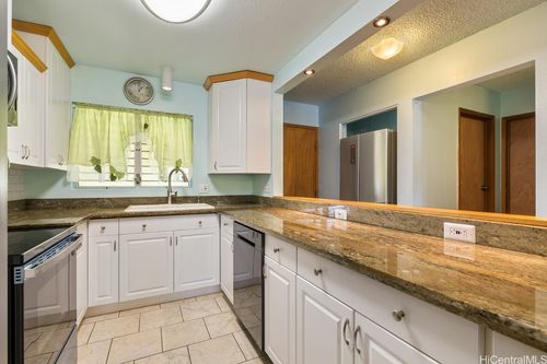 18174-98-1372 Koaheahe Pl, Pearl City, HI, 96782-3095 | Card Image