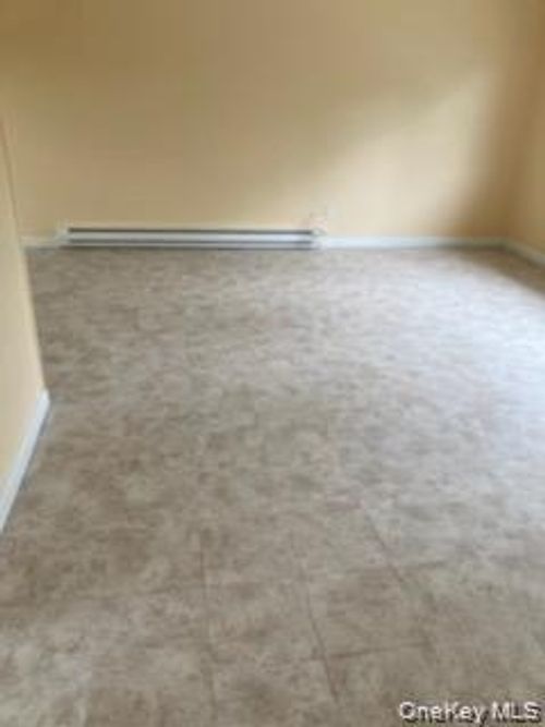 1455 E Forks Rd, Bay Shore, NY, 11706-4318 | Card Image