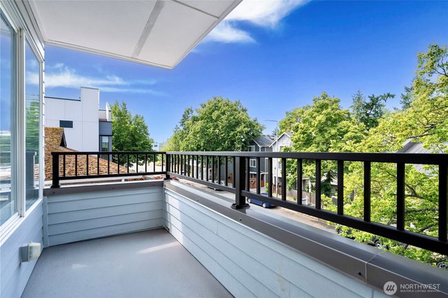 APT-302 - 9222 Roosevelt Way Ne, Condo with 2 bedrooms, 2 bathrooms and 1 parking in Seattle WA | Image 24