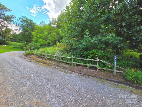 46 Flora Ln, Waynesville, NC, 28785-0150 | Card Image