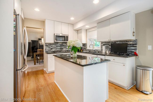 Kitchen Island 2 | Image 9