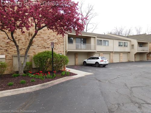 100-3915 Lone Pine Rd, West Bloomfield, MI, 48323-2941 | Card Image