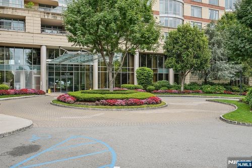 8100 River Rd, North Bergen, NJ, 07047-7204 | Card Image