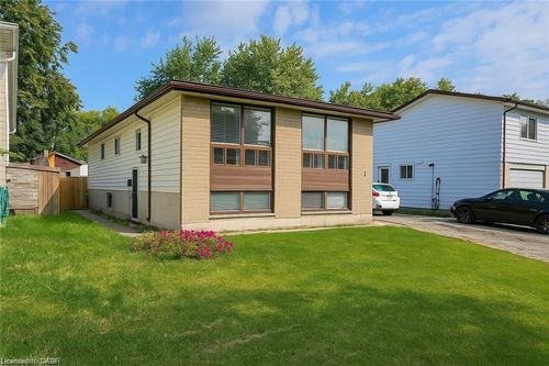 16 Garrow Dr, Hamilton, ON, L9C6G9 | Card Image