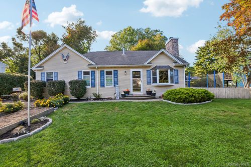 82 Medway Ave, Congers, NY, 10920-2825 | Card Image