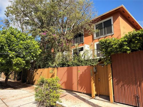 aa112-1611 Sw 2nd Ct, Miami, FL, 33129-1166 | Card Image