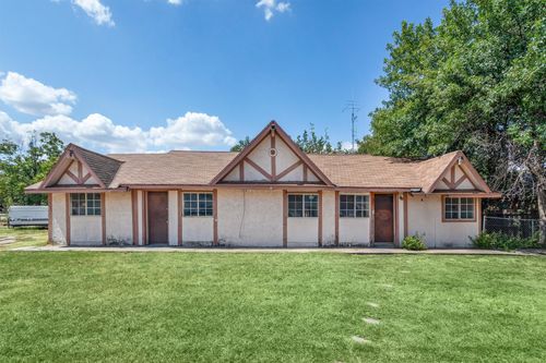 612 Meadow Park Dr, White Settlement, TX, 76108-2848 | Card Image