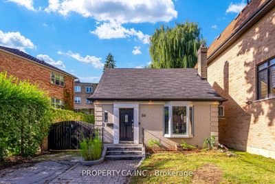 50 S Kingsway, House other with 3 bedrooms, 2 bathrooms and 4 parking in Toronto ON | Image 1