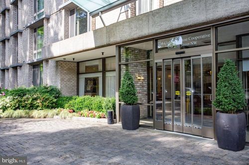 704-n-950 25th St Nw, WASHINGTON, DC, 20037-2172 | Card Image